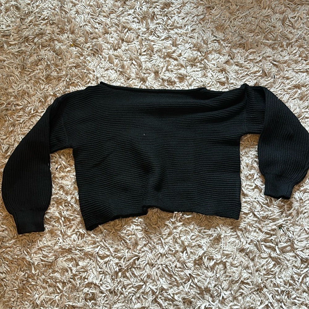 NWOT - Cute off the shoulder black knit ribbed sweater in size Medium